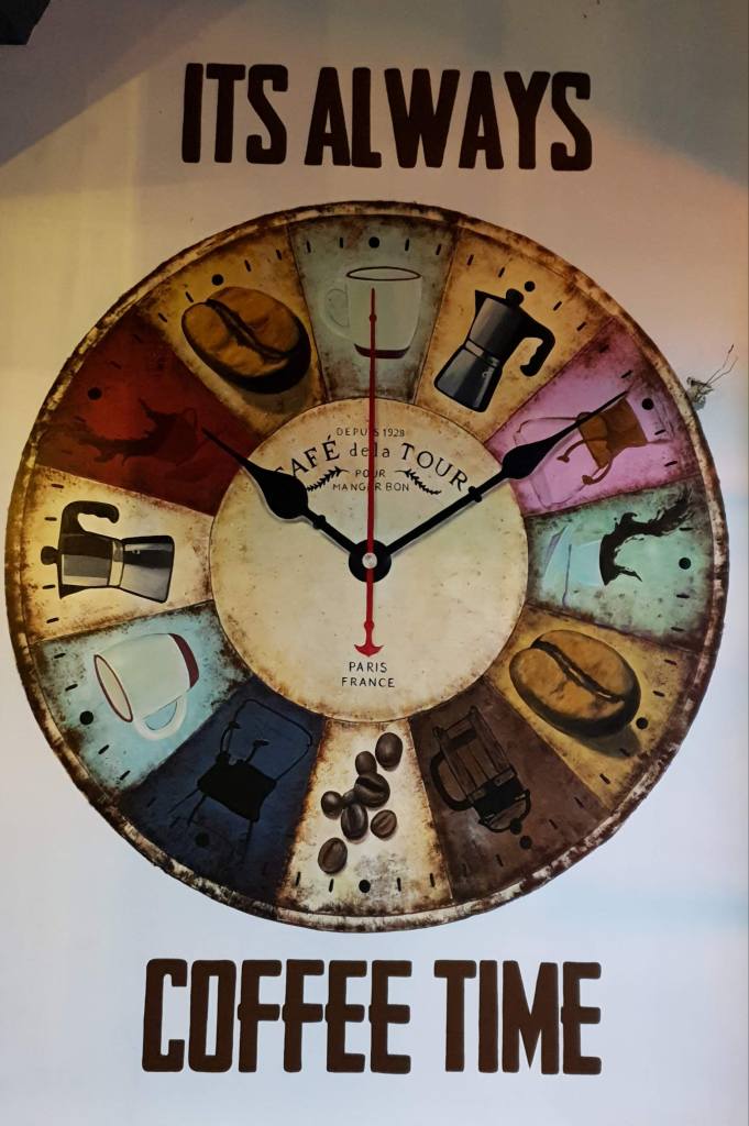 Mẫu vẽ tranh tường quán cafe phong cách vintage và retro