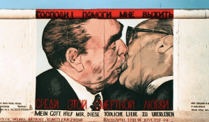 My God, Help Me to Survive This Deadly Love” – Dmitri Vrubel (Berlin, Đức)